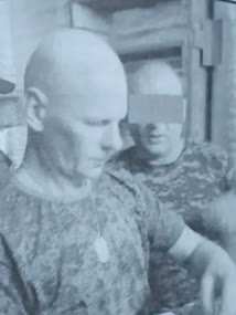 Саша и сослуживцы "обмывают" награду